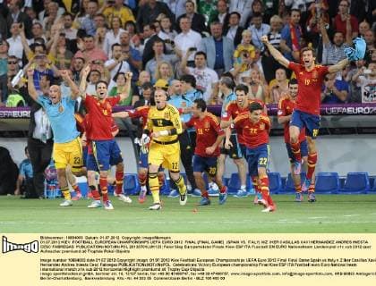 01.07.2012 KIEV FOOTBALL EUROPEAN CHAMPIONSHIPS UEFA EURO 2012 FINAL (FINAL GAME) (SPAIN VS. ITALY) N Z IKER CASILLAS XAVI HERNANDEZ ANDRES INIESTA CESC FABREGAS  20120701LUK123