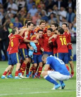 01.07.2012 KIEV FOOTBALL EUROPEAN CHAMPIONSHIPS UEFA EURO 2012 FINAL (FINAL GAME) (SPAIN VS. ITALY) N Z IKER CASILLAS XAVI HERNANDEZ ANDRES INIESTA CESC FABREGAS  20120701LUK127
