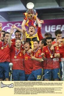 01.07.2012 KIEV FOOTBALL EUROPEAN CHAMPIONSHIPS UEFA EURO 2012 FINAL (FINAL GAME) (SPAIN VS. ITALY) N Z IKER CASILLAS XAVI HERNANDEZ ANDRES INIESTA CESC FABREGAS  20120701LUK149