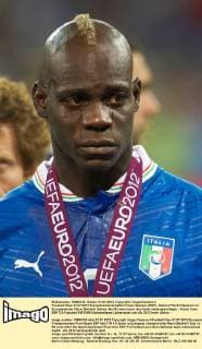 Fussball Kiew 01.07.2012 Europameisterschaften Finale Spanien (ESP) - Italien (ITA) 4:0 Spanien ist Europameister Mario Balotelli (Italien, No.09) weint nach dem Spiel niedergeschlagen