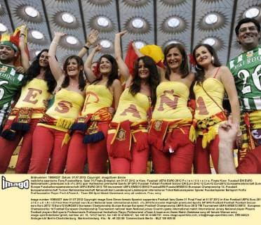weibliche spanische Fans,Fussballfans. Spiel 31,Finale,Endspiel, am 01.07.2012 in Kiew. Fussball UEFA EURO 2012 P o l e n U k r a i n e