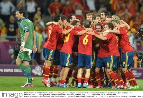 Players of Spain celebrate victory after the final match between Italy and Spain at the Euro 2012, L- Gianluigi Buffon - football championships in Kiev, Ukraine, July 1, 2012. Spain won 4-0 to claim the title. - 