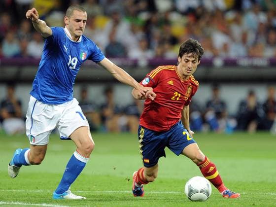 KIEV, JULY 1, 2012. Spain s David Silva (red), Italy s Leonardo Bonucci (blue) seen in action in the final match of the UEFA European Football Championship (Euro 2012 final), at the Olympic Stadium in Kiev. Spain defeated Italy 4 - 0.  RE1026DD