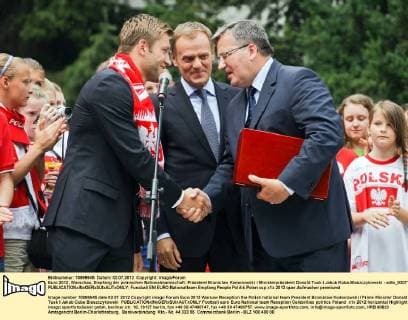 Euro 2012, Warschau, Empfang der polnischen Nationalmannschaft: Präsident Bronislaw Komorowski i Ministerpräsident Donald Tusk i Jakub Kuba Blaszczykowski - adto_020712 