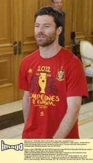 Empfang des Europameisters Spanien im Madrider Königspalast - Xabi Alonso - RobertxSmith 