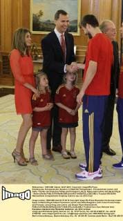 Empfang des Europameisters Spanien im Madrider Königspalast - Prinzessinnen Leonor und Sofia, Töchter von Kronprinz Felipe und Prinzessin Letizia, König Juan Carlos und Gerard Pique - RobertxSmith 