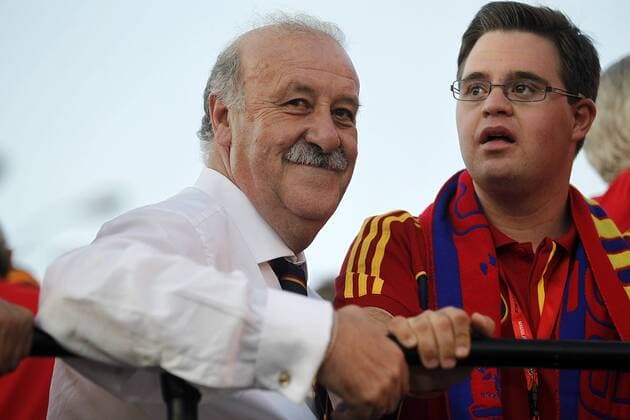 02.07.2012. Vicente del Bosque and his son during Tour of Madrid of the Spanish football team to celebrate their victory in Euro 2012 july 2012.  (20189391)