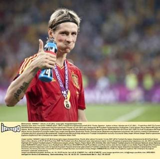 Daumen nach oben; Fernando TORRES (ESP). UEFA Fussball Europameisterschaft 2012, Finale: Spanien - Italien in Kiew, Ukraine am 01.07.2012,