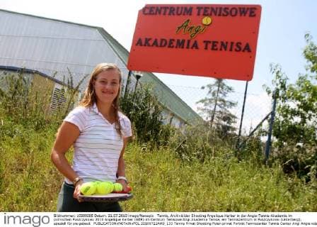 Tennis, Archivbilder Shooting Angelique Kerber in der Angie-Tennis-Akademie im polnischen Puszczykowo 2010 Angelique Kerber (GER) im Centrum Tenisowe Angi Akademia Tenisa, ein Tenniszentrum in Puszczykowo (Unterberg), speziell für sie gebaut  20100721AWJ_133