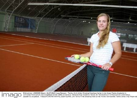 Tennis, Archivbilder Shooting Angelique Kerber in der Angie-Tennis-Akademie im polnischen Puszczykowo 2010 Angelique Kerber (GER) im Centrum Tenisowe Angi Akademia Tenisa, ein Tenniszentrum in Puszczykowo (Unterberg), speziell für sie gebaut  20100721AWJ_140