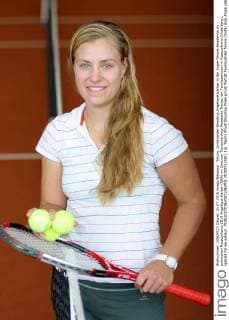 Tennis, Archivbilder Shooting Angelique Kerber in der Angie-Tennis-Akademie im polnischen Puszczykowo 2010 Angelique Kerber (GER) im Centrum Tenisowe Angi Akademia Tenisa, ein Tenniszentrum in Puszczykowo (Unterberg), speziell für sie gebaut  20100721AWJ_151