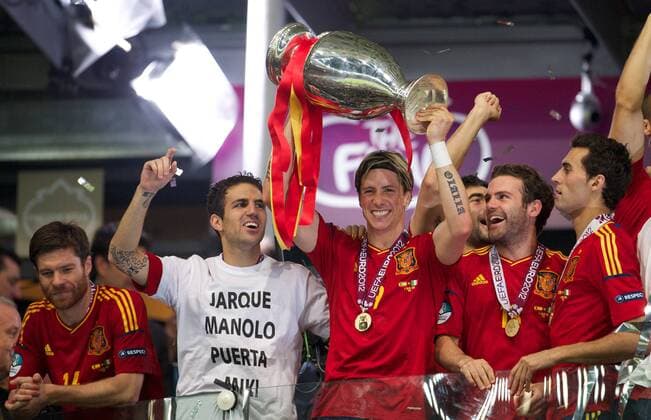 Fussball Kiew 01.07.2012 Europameisterschaften Finale Spanien (ESP) - Italien (ITA) 4:0 Spanien ist Europameister - Fernando Torres (Spanien, No.09) Cesc Fabregas (Spanien, No.10) li. Juan Mata (Spanien, No.13)