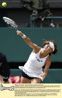 LONDON, July 5, 2012 -- Agnieszka Radwanska of Poland serves during the women s singles semifinal at the Wimbledon Championships 2012 in London, Britain, on July 5, 2012. 