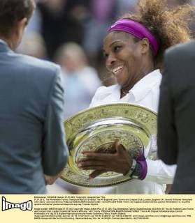 07.07.2012. The Wimbledon Tennis Championships 2012 held at The All England Lawn Tennis and Croquet Club, London, England, UK. Serena Williams triumphant with trophy. xDuncanxGrovex  ActionPlus20179399
