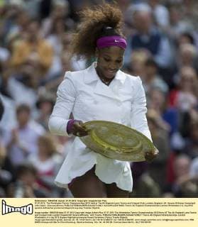 07.07.2012. The Wimbledon Tennis Championships 2012 held at The All England Lawn Tennis and Croquet Club, London, England, UK. Serena Williams triumphant with trophy. xDuncanxGrovex  ActionPlus20179400