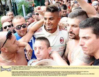 Carnago 09 07 2012 - Training AC Milan: Kevin Prince Boateng mit Fans 