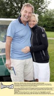 Charity Golfturnier zu Gunsten der Beckenbauer Stiftung auf dem Golfkurs Seeschlösschen, Timmendorfer Strand Jörg Wontorra mit Gattin Heike