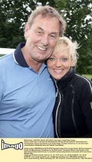 Charity Golfturnier zu Gunsten der Beckenbauer Stiftung auf dem Golfkurs Seeschlösschen, Timmendorfer Strand Jörg Wontorra mit Gattin Heike