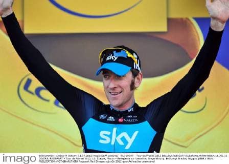 RADSPORT - Tour de France 2012 BELLEGARDE SUR VALSERINE,FRANKREICH,11.JUL.12 - DIVERS, RADSPORT - Tour de France 2012, 10. Etappe, Macon - Bellegarde sur Valserine, Siegerehrung. Bild zeigt Bradley Wiggins (GBR Sky). 