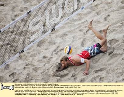 Germany, Berlin, Beachvolleyball, Smart Grand Slam 2012 Berlin, Beach Volleyball Swatch World Tour 2012, Sebastian Dollinger (GER in rot) - xHOCHxZWEIx xThomasxVictorx