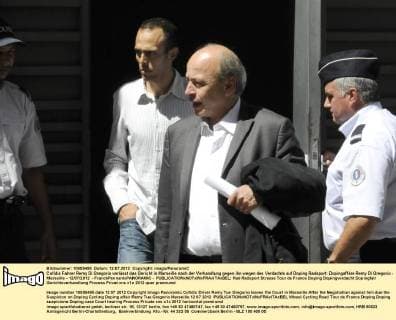 Cofidis Fahrer Remy Di Gregorio verlässt das Gericht in Marseille nach der Verhandlung gegen ihn wegen des Verdachts auf Doping Radsport: Dopingaffäre Remy Di Gregorio - Marseille - 12 07 2012 - FranckPennantxPANORAMIC - 