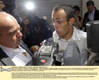 Cofidis-Fahrer Remy Di Gregorio verlässt das Gericht in Marseille nach der Verhandlung gegen ihn wegen des Verdachts auf Doping Radsport: Dopingaffäre Remy Di Gregorio - Marseille - 12 07 2012 - FranckPennantxPANORAMIC - 