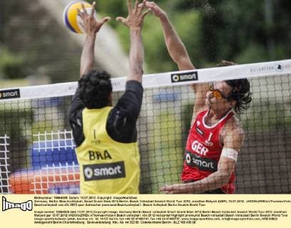 Germany, Berlin, Beachvolleyball, Smart Grand Slam 2012 Berlin, Beach Volleyball Swatch World Tour 2012, Jonathan Matysik (GER), 13.07.2012, xHOCHxZWEIx xThomasxVictorx