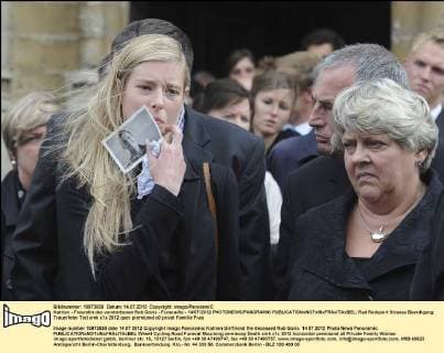 Katrien - Freundin des verstorbenen Rob Goris - Funeraille - 14 07 2012 PHOTONEWS PANORAMIC 