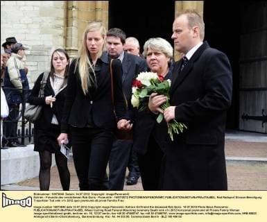 Katrien - Freundin des verstorbenen Rob Goris - Funeraille - 14 07 2012 PHOTONEWS PANORAMIC 