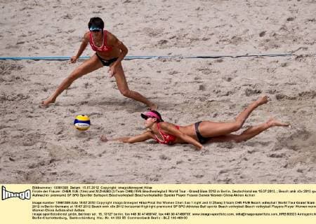 Finale der Frauen: CHEN XUE (1 re) und XI ZHANG (2 Team CHN) FIVB Beachvolleyball World Tour - Grand Slam 2012 in Berlin, Deutschland am 15.07.2012,