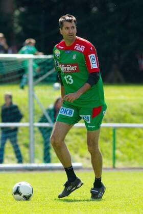 Co-Trainer Dirk Pauling (SC Magdeburg) - TSG Grün Weiß Möser vs. SC Magdeburg (Grün) traditionelles Fußballspiel der Bundesliga Handballer vor der Saison auf dem Sportplatz in Möser - Freisteller,Aktion,14.07.2012,Deutschland,Handball,Fußball,Mann,Männer