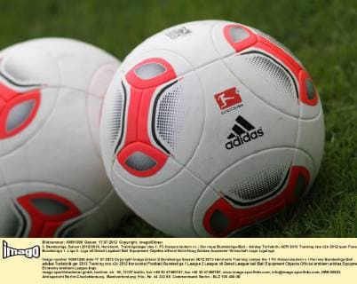 2. Bundesliga, Saison 2012 2013, Herxheim, Trainingslager des 1. FC Kaiserslautern v.l.: Der neue Bundesliga-Ball - Adidas Torfabrik