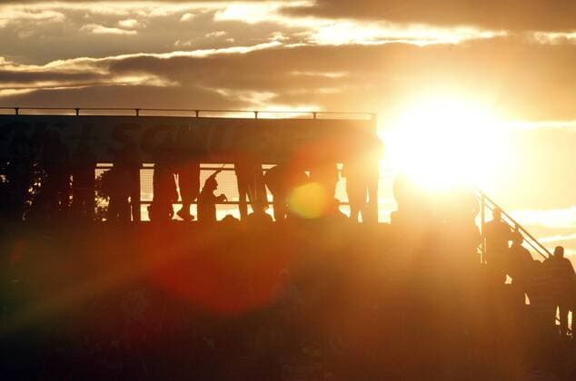 Fussball, Testspiel, Freundschaftsspiel, Saison 2012 2013, VfR Aalen Fans, Zuschauer, Sonnenuntergang, Stimmung, Stadiontribuene,