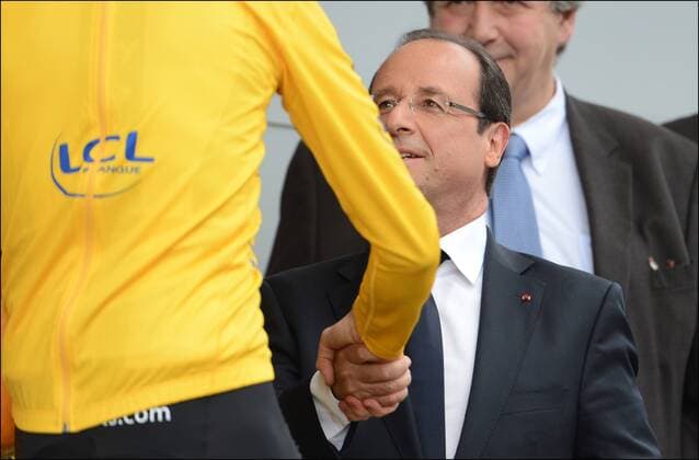 Präsident Francois Hollande (FRA) und im gelben Trikot Bradley Wiggins (GBR Sky) CYCLISME: Tour de France 2012 - Etappe 18: Blagnac - Brive la Gaillarde.- 20 07 2012 xPHOTONEWSx 