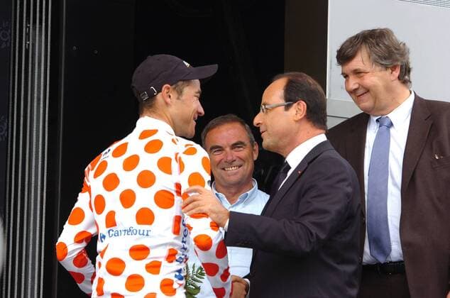 Tour de France 2012, Etappe 18: Blagnac - Brive la Gaillarde; Thomas Voeckler (FRA Europcar) im Bergtrikot und der französische Präsident Francois Hollande, Brive la Gaillarde , Brive la Gaillarde 