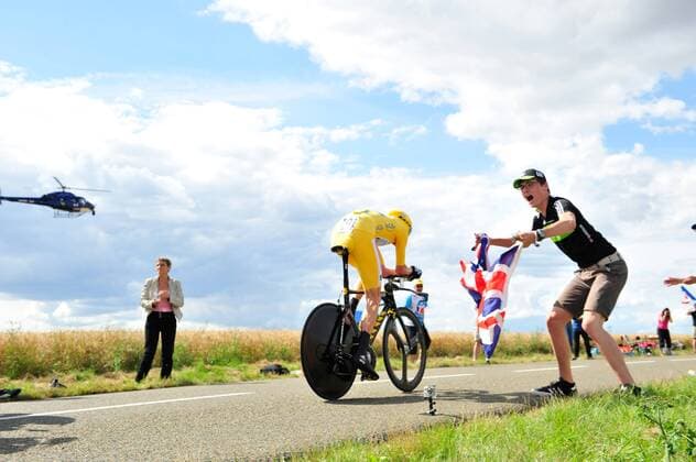 RADSPORT - Tour de France 2012 CHARTRES,FRANKREICH,21.JUL.12 - DIVERS, RADSPORT - Tour de France 2012, 19. Etappe, Bonneval - Chartres, Einzelzeitfahren. Bild zeigt Bradley Wiggins (GBR Sky). Keywords: Gelbes Trikot, Fan, Fahne. 