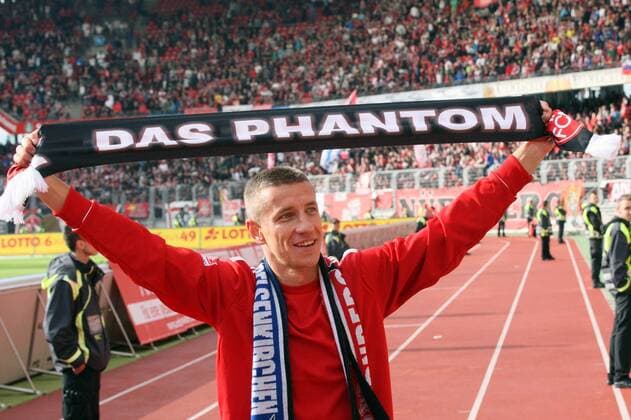 Fussball, Testspiel, Freundschaftsspiel, Saison 2012 2013, Herren, Deutschland, Abschiedspiel Marek Mintal, 1. FC Nürnberg - Borussia Dortmund, BVB, Ehrenrunde, mit schal , Phantom Marek Mintal, Nürnberg,