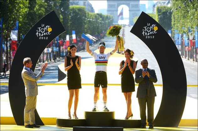 PARIS - JULY 22: Etappensieger Mark Cavendish (GBr) of Sky Procycling Team pictured during the podium ceremony if the Tour de France 2012 on July 22, 2012 in Paris, France CYCLISME : Tour de France 2012 - Rambouillet Paris - Etape 20 - 22 07 2012 PHOTONEWS Panoramic 