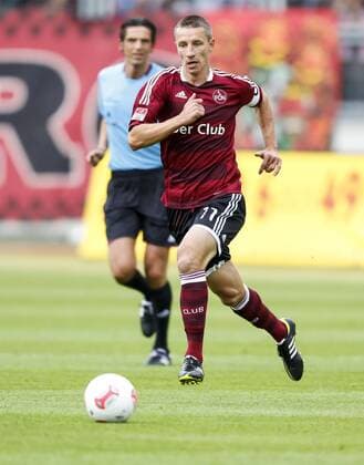 Marek MINTAL, FCN 11 Einzelaktion mit Ball, Ganzfigur, Freisteller, Einzelbild, Hochformat, Aktion, Ganzkörper, Einzelaufnahmen, Action Abschiedsspiel Marek MINTAL (Nürnberg 11) Fussball 1. Bundesliga , Nürnberg , am 21.07.2012 Liga01, 1.Liga Saison1213, Saison 2012 2013 1. FC NÜRNBERG - BORUSSIA DORTMUND 4-2 FCN, Nürnberg
