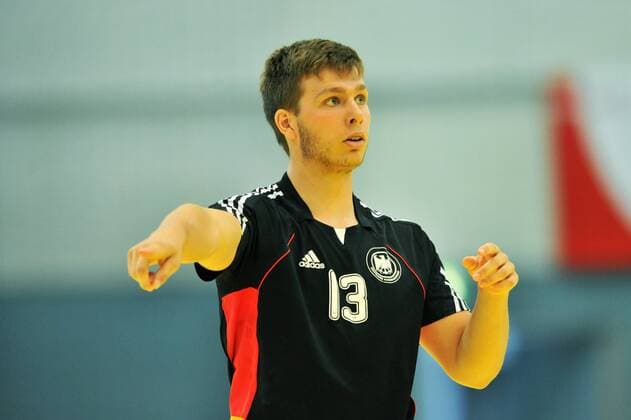 Jaron SIEWERT (SG Spandau Füchse Berlin) gibt Anweisungen Portrait Deutschland - Schweden Handball, Finale der U18 Jugend-Europameisterschaft Herren, Österreich Bregenz 22.07.2012