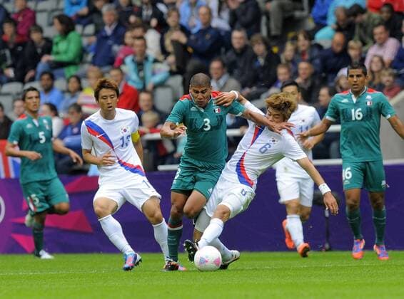 Mexico s Carlos Salcido (C) holds off South Korea s Ki Sung-Yueng (R) to the ball..London Olympic 2012 first round Group B men s match between Mexico v South Korea at the St. James Park, Newcastle upon Tyne on the 26th July 2012. Pic Richard Lee SPORTIMAGE... EDITORIAL USE ONLY. No use with unauthorised audio, video, data, fixture lists, club league logos or live services. Online in-match use limited to 120 images, no video emulation. No use in betting, games or single club league player publications.