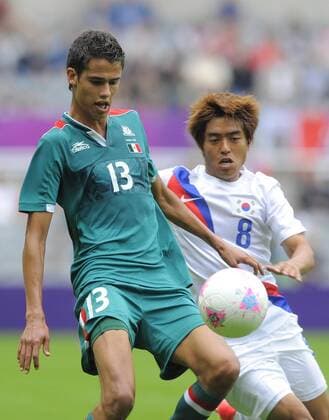 Mexico s Diego Reyes (L) and South Korea s Baek Sung-Dong..London Olympic 2012 first round Group B men s match between Mexico v South Korea at the St. James Park, Newcastle upon Tyne on the 26th July 2012. Pic Richard Lee SPORTIMAGE... EDITORIAL USE ONLY. No use with unauthorised audio, video, data, fixture lists, club league logos or live services. Online in-match use limited to 120 images, no video emulation. No use in betting, games or single club league player publications.