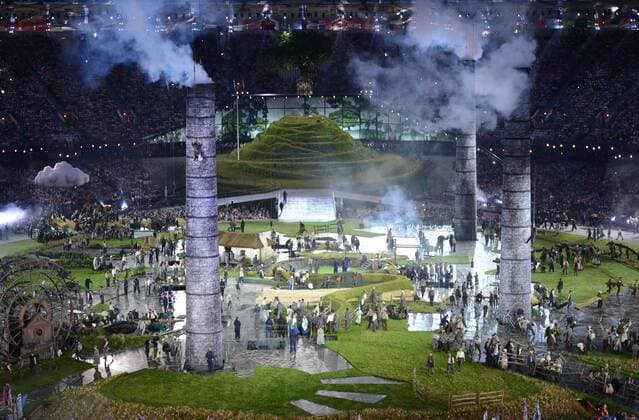 Artists perform during the Opening Ceremony of the London 2012 Olympic Games at the Olympic Stadium in London, Britain, July 27, 2012. (Xinhua Wu Xiaoling) (ly) (OLY2012)BRITAIN-LONDON-OPENING CEREMONY 