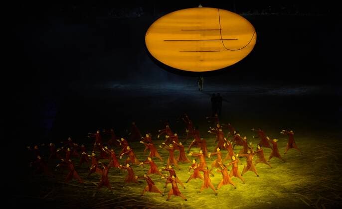 Artists perform during the Opening Ceremony of the London 2012 Olympic Games at the Olympic Stadium in London, Britain, July 27, 2012. (Xinhua Wu Xiaoling) (ly) (OLY2012)BRITAIN-LONDON-OPENING CEREMONY 
