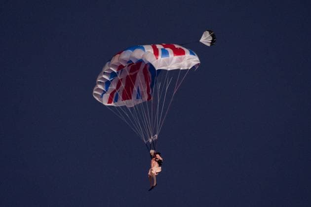 27,07.2012. London, England. Gary Connery dressed as the Queen parachutes above the Stadium during the Opening Ceremony of the London 2012 Olympic Games at the Olympic Stadium in Stratford. xRoganxThomsonx  ActionPlus11306772