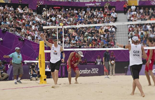 London, 28.07.2012, Olympische Sommerspiele Jonas Reckermann (li.) jubelt Julius Brink und Jonas Reckermann (Deutschland) Beachvolleyball Deutschland - Russland