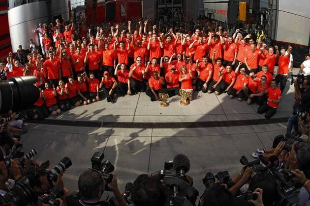 Motorsports: FIA Formula One World Championship 2012, Grand Prix of Hungary, team celebration 4 Lewis Hamilton (GBR, Vodafone McLaren Mercedes), xHOCHxZWEIx