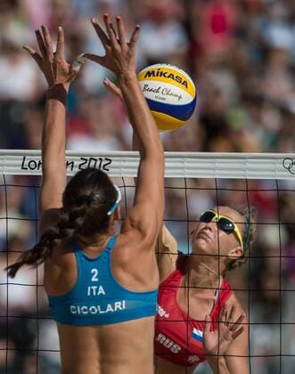 Evgeniya Ukolova of Russia (in red) and Greta Cicolari of Italy compete during women s beach volleyball preliminary phase match at London 2012 Olympic Games in London, Britain, on July 29, 2012. (OLY2012)BRITAIN-LONDON-BEACH VOLLEYBALL-WOMEN 