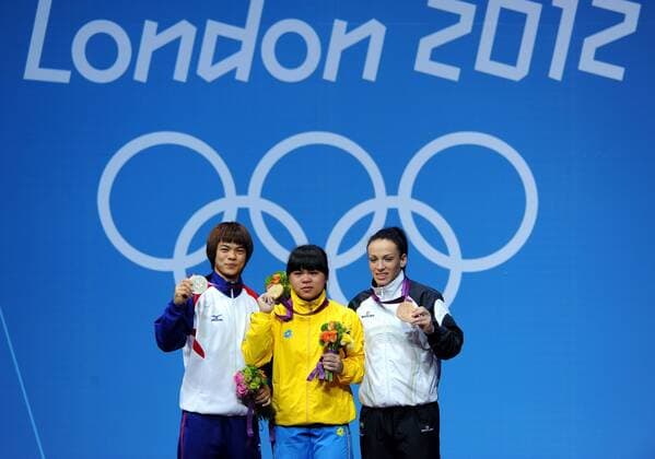 .Gold medalist Zulfiya Chinshanlo (C) of Kazakhstan, silver medalist Hsu Shu-Ching (L) of Chinese Taipei and bronze medalist Cristina Iovu of Moldova pose for pictures during the victory ceremony of women s weightlifting 53kg competition at London 2012 Olympic Games in London, Britain, on July 29, 2012. 