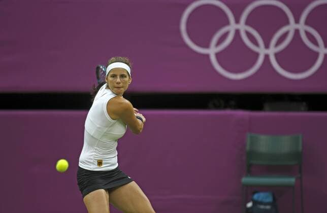 Julia Goerges GER bei ihrem Sieg im Center Court von Wimbledon am 29.07.2012